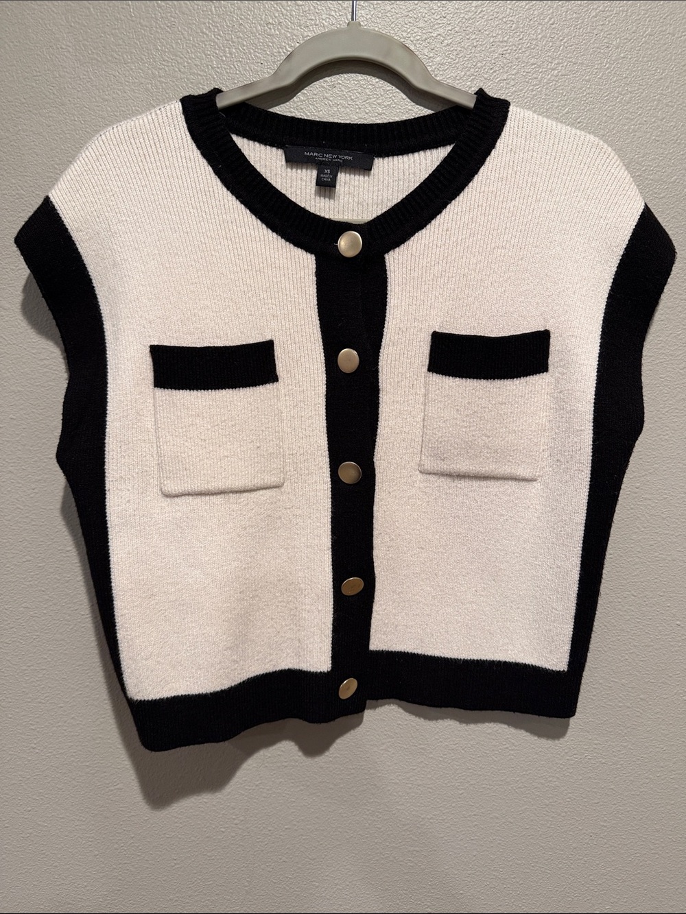 Marc New York Andrew Marc Sleeveless Button Cardigan Vest Size: XS